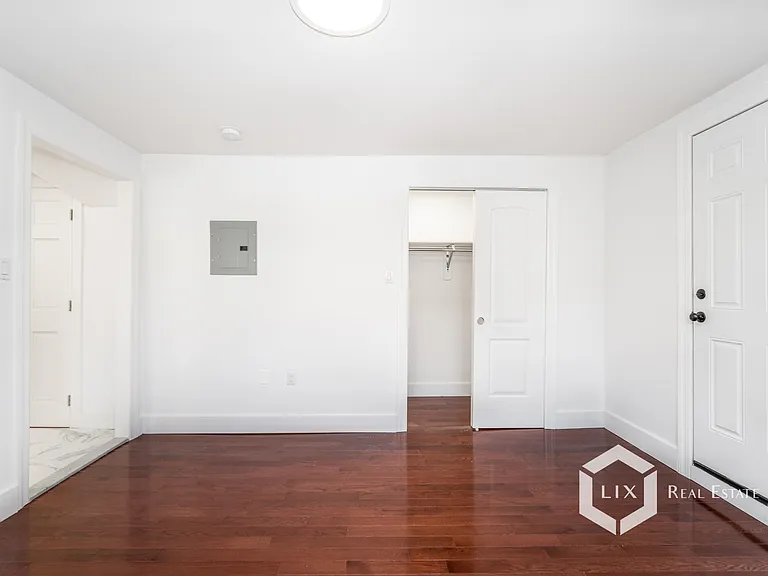 518 E 8th St #3R — Photo 7
