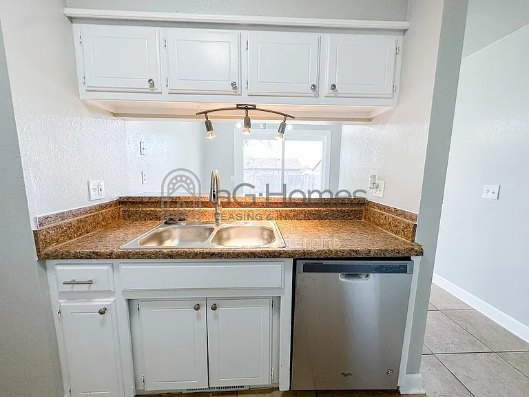 730 Arlington Dr — Photo 12