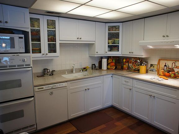 5th image of 4328 Lakeshore Ln Unit 302