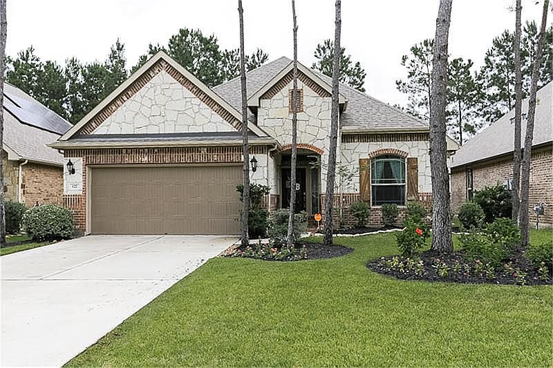 Lennar "Longhorn" plan in Creekside Park. Great layout with 2 bedrooms down.