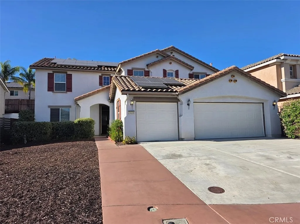 4 bed, 2.5 bath, 3470 sqft, $3,500 — Photo 1