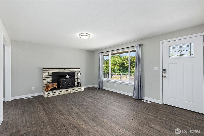 2nd image of 422 167th Street S