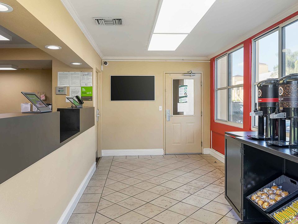 Lobby and Guest Check-in