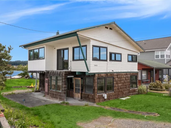 2403 Sunlight Beach Road, Clinton, WA 98236