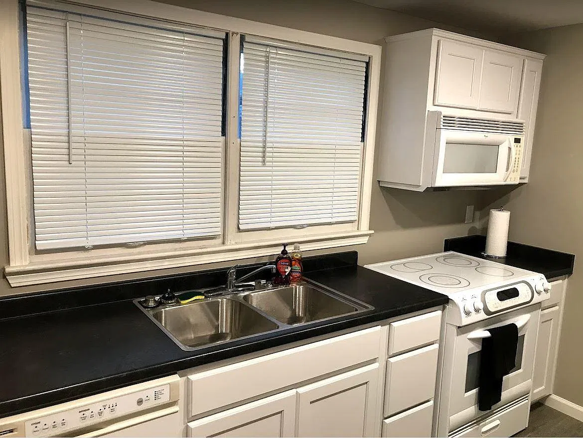 4 bed, 2400 sqft, $2,200 — Photo 2