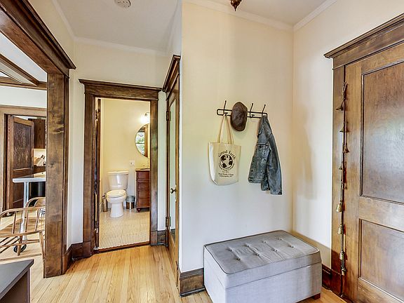 5th image of 1349 W Rosemont Ave #3