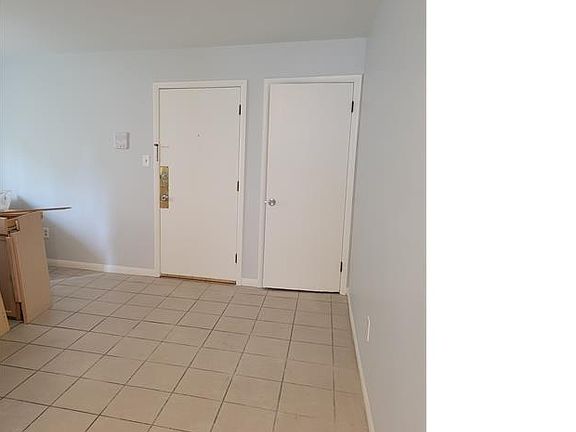 4th image of 2304 W Garfield Blvd #1F
