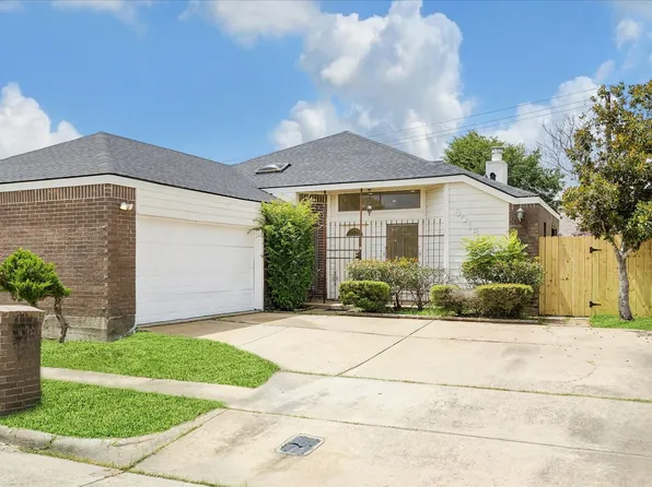 8018 Cobblefield Ln, Houston, TX 77071