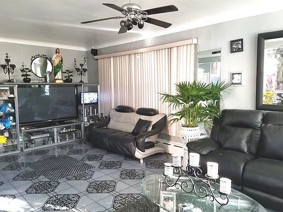 2nd image of 3222 W 64th Pl