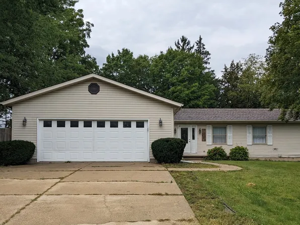 303 Minnesota Dr, Dixon, IL 61021