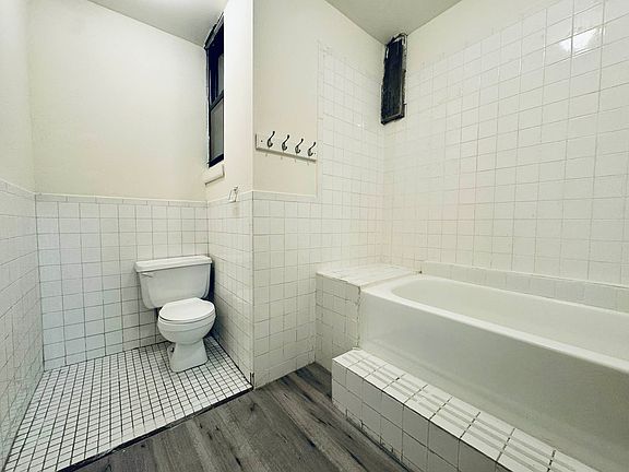5th image of 344 E 9th St APT 11