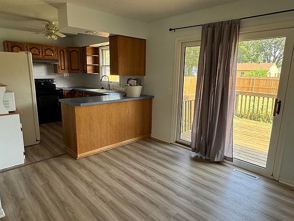 3rd image of 1015 E Jewell Ave