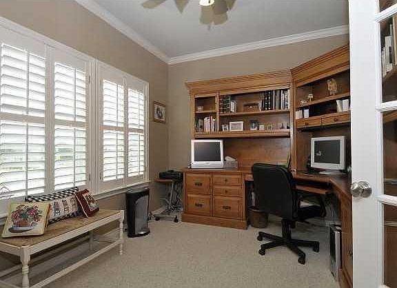 5th image of 2300 Dervingham Dr