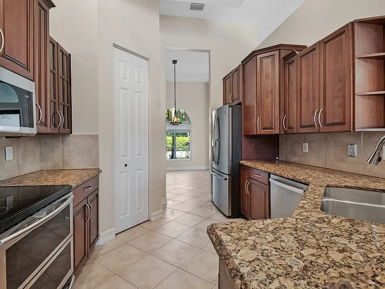 1680 SW 14th Dr — Photo 14