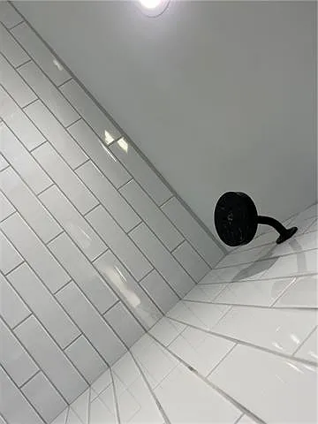 931 Pine St — Photo 29