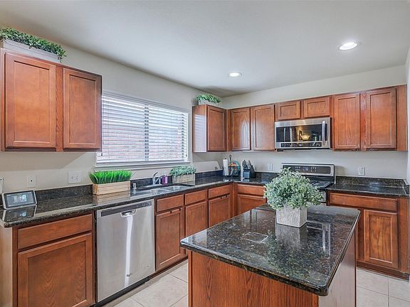 2nd image of 1015 Honeysuckle Vine Dr