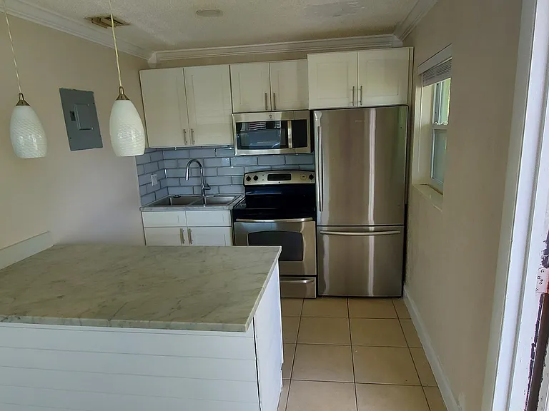 1407 Holly Heights Dr — Photo 6