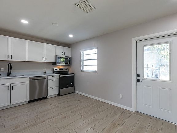 4th image of 6521 Englewood Ave