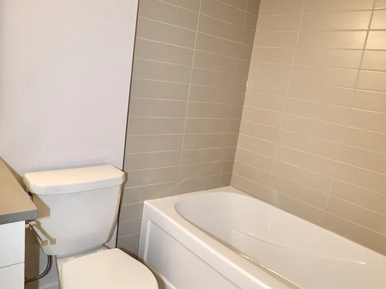 1082086Ave - 22_08232020