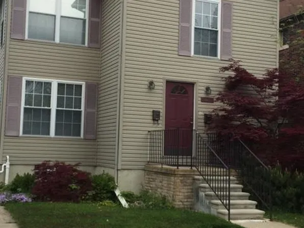 1008 Lakepointe St #1, Grosse Pointe, MI 48230