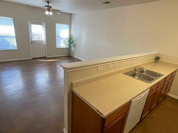 4th image of 7301 Longing Trl APT 1