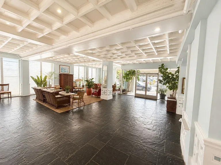 634 S Gramercy Pl — Photo 7