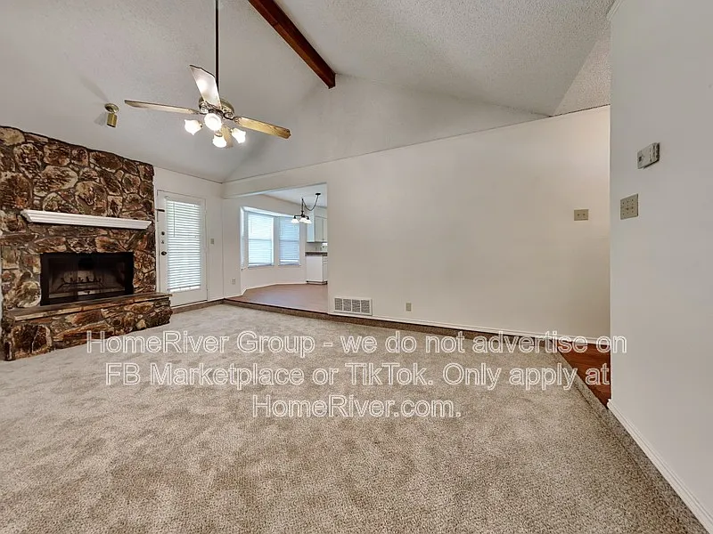 3 bed, 2.0 bath, 1182 sqft, $1,995 — Photo 3