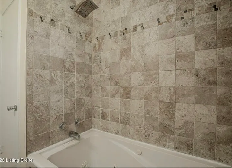 5106 Bardstown Rd — Photo 10