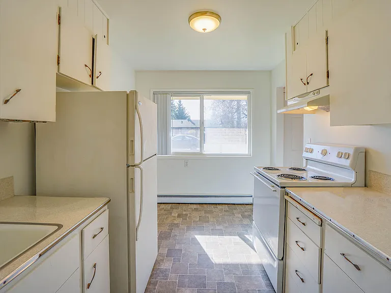 470 SE 12th Ave #5 — Photo 10