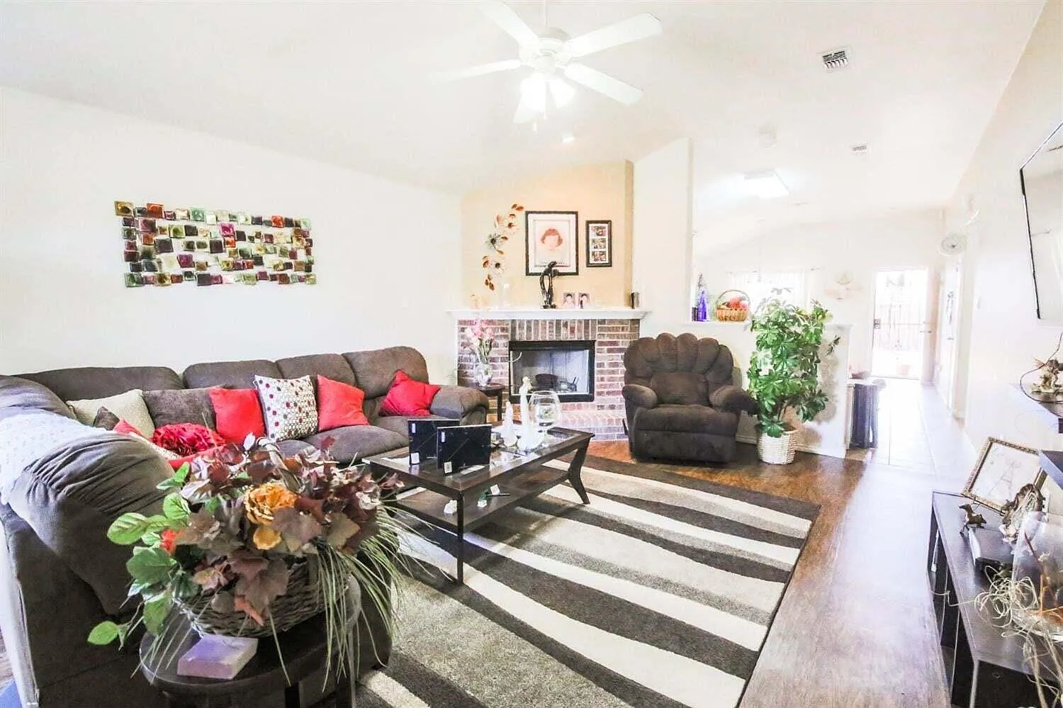 3 bed, 2.0 bath, 1414 sqft, $1,425 — Photo 4
