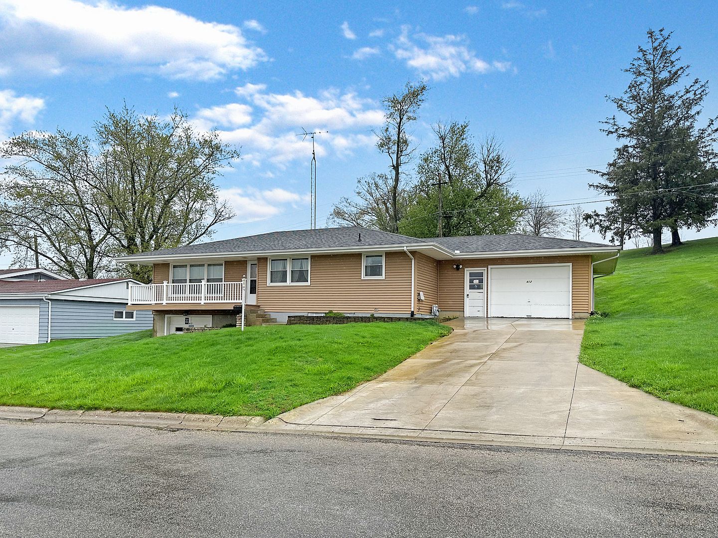 412 W Columbia Ave, Stockton, IL 61085 Zillow