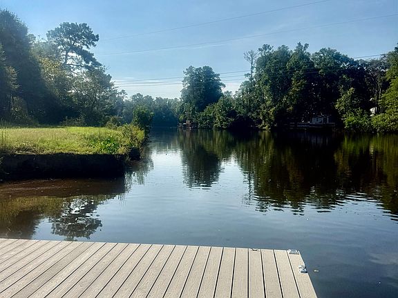 4th image of Lakeside Ln