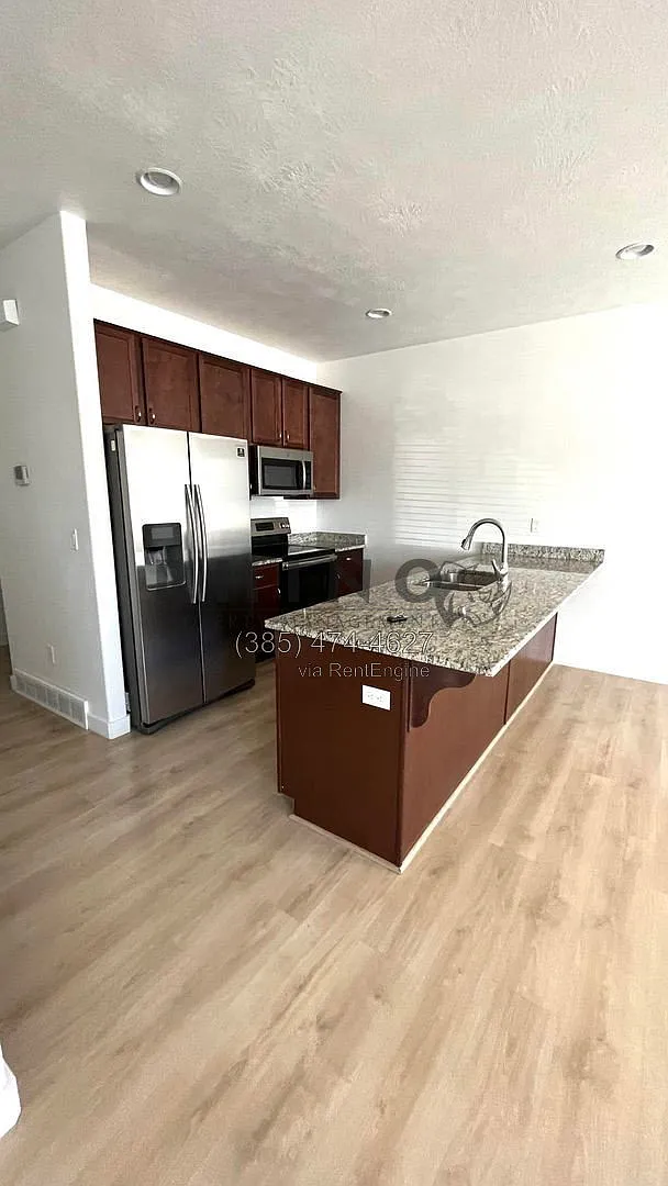 3 bed, 2.5 bath, 2050 sqft, $2,099 — Photo 3