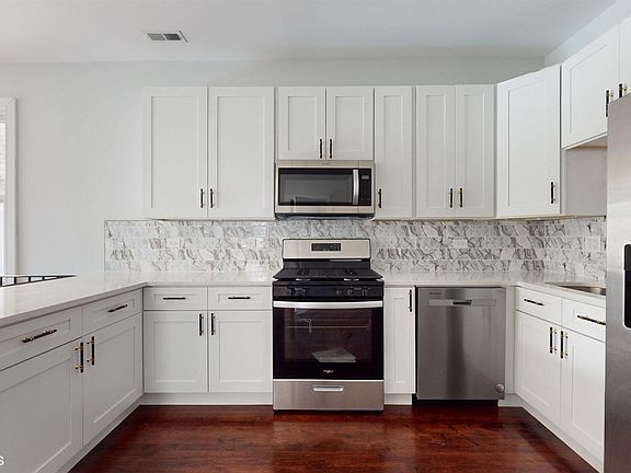 4th image of 2934 N Lawndale Ave #2