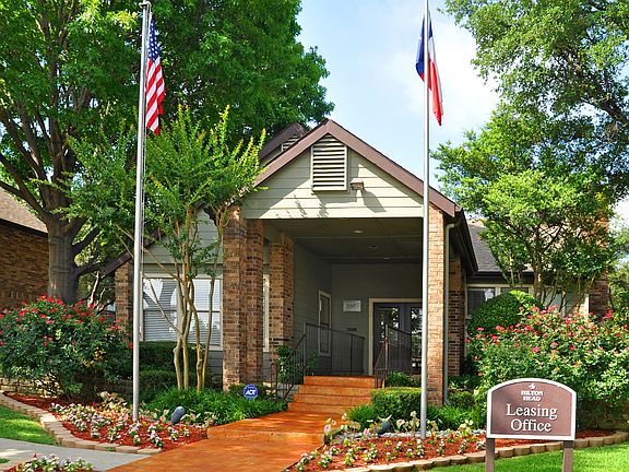 Hilton Head Apartments Clubhouse Exterior