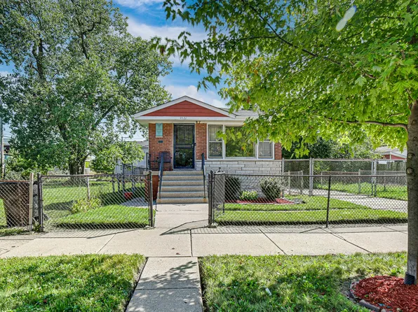 9521 S La Salle St, Chicago, IL 60628