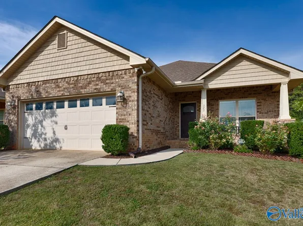 323 Lady Hawk Ln SW, Huntsville, AL 35824