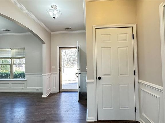 3rd image of 4408 Black Hills Dr NW
