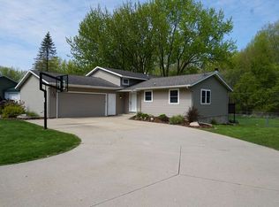 1927 Jerry Ave, Charles City, IA 50616