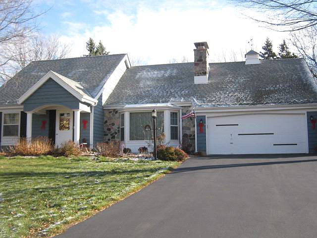 1st image of 723 Oxford Dr