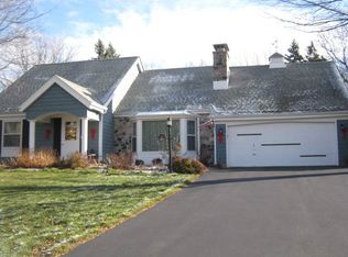 723 Oxford Dr, Hartland, WI 53029