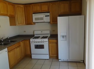 240 Rodenburg Rd, Roselle, IL 60172