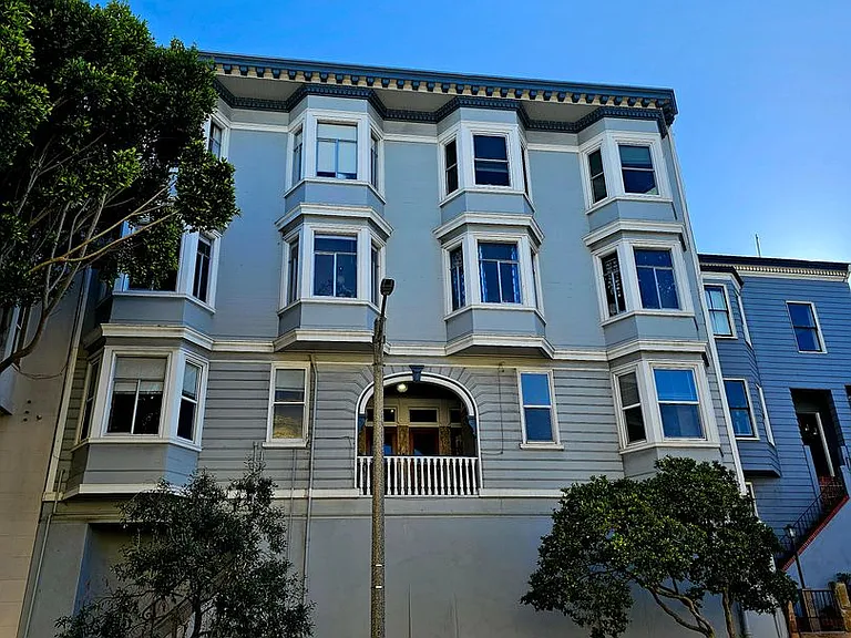 431-443 Lombard St — Photo 36