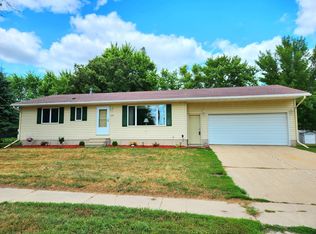 218 Main St W, Clarks Grove, MN 56016