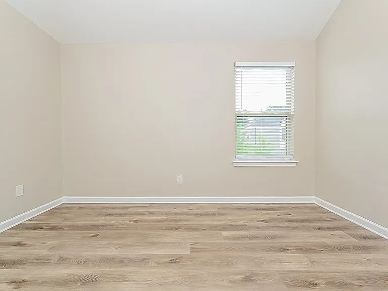 360 Lossie Ln — Photo 10