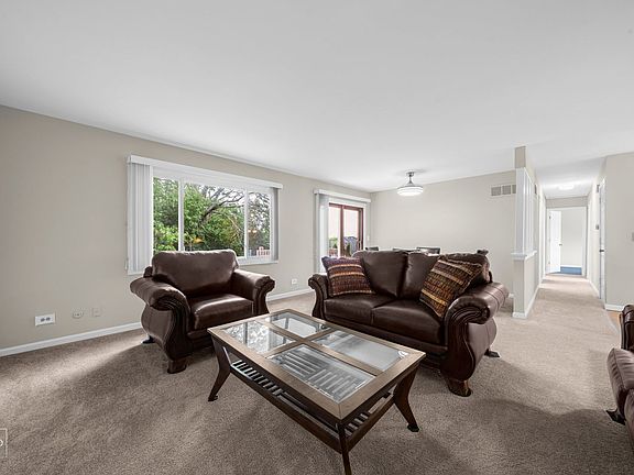 4th image of 340 Loveland Dr