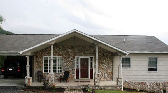 3rd image of 212 Parker Dr