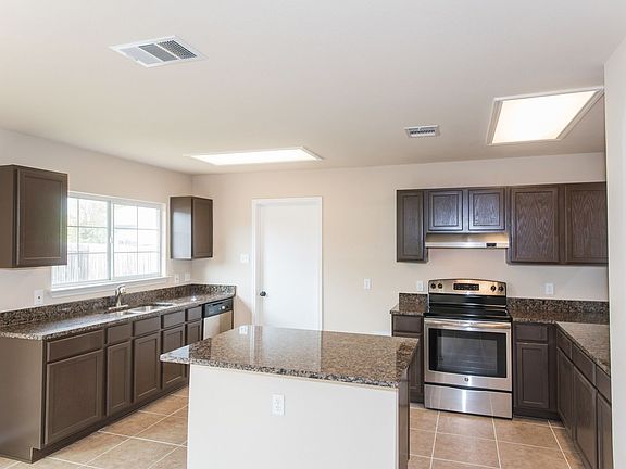 4th image of 1218 Deerhound Pl