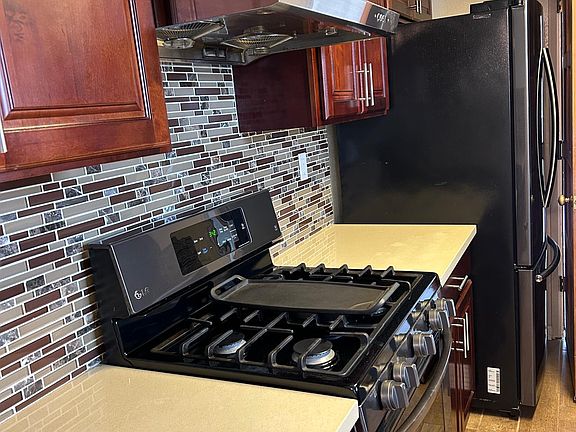 5th image of 846 Sonora Ave