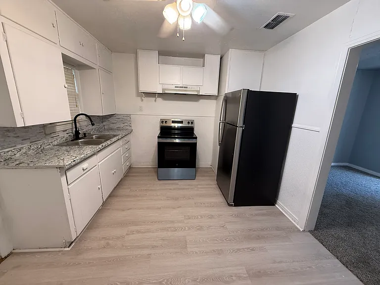 1712 Monroe St — Photo 8